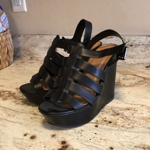 Black scrappy wedge 7.5